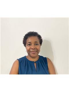 Associate - Luraine Davis - RE/MAX RESULTS REALTY