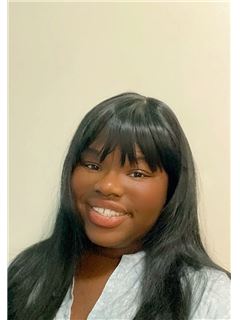 Associate - Daniella Garcia - RE/MAX 1ST CHOICE II