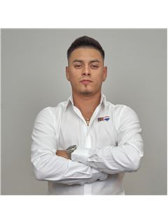 Associate - Leonardo Amador - RE/MAX DORADO