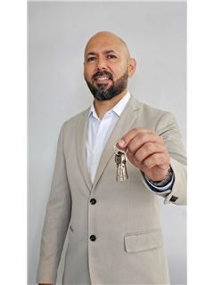 営業 - Sergio Perez - RE/MAX CENTRAL