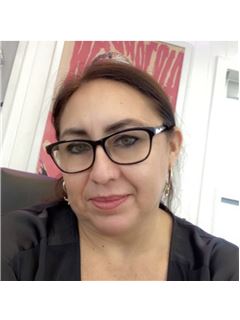 Makelaar - Maria Rodriguez - RE/MAX 100