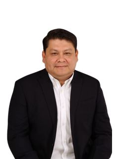 Associate - Antonio Barraza - RE/MAX CAPITAL