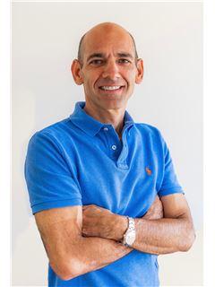 Associate - Felipe Ortiz - RE/MAX SYNERGY