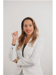 Asociado de Venta/Agente - Karol Villalobos - RE/MAX CENTRAL
