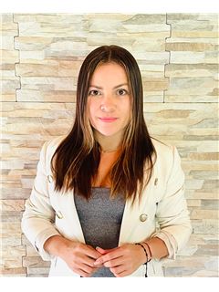 Asociado de Venta/Agente - Hannia Godinez - RE/MAX CENTRAL
