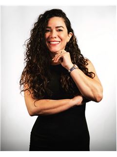 Associate - Yanira Delgado - RE/MAX REAL REALITY 