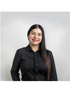Associate - Sandra Ralda - RE/MAX LEGACY
