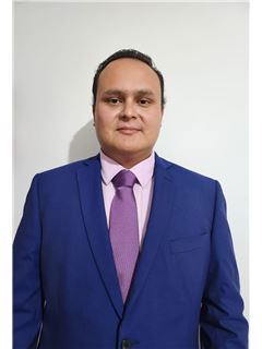 Associate - Eduardo Figueroa - RE/MAX TOP