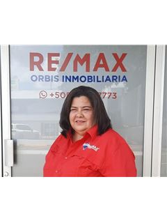 Associate - Lucia Alguera - RE/MAX ORBIS INMOBILIARIA