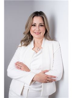 Associate - Mariel Rivera - RE/MAX REAL REALITY 