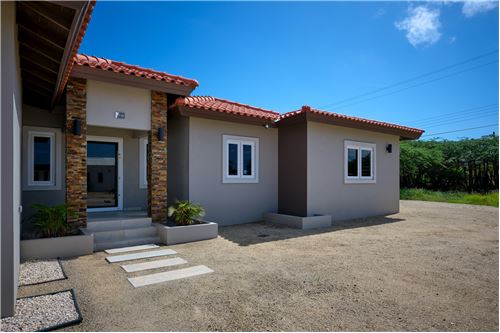 Oranjestad, Aruba Residencial inmobiliario & Casa Venta | RE/MAX Caribbean  & Central America