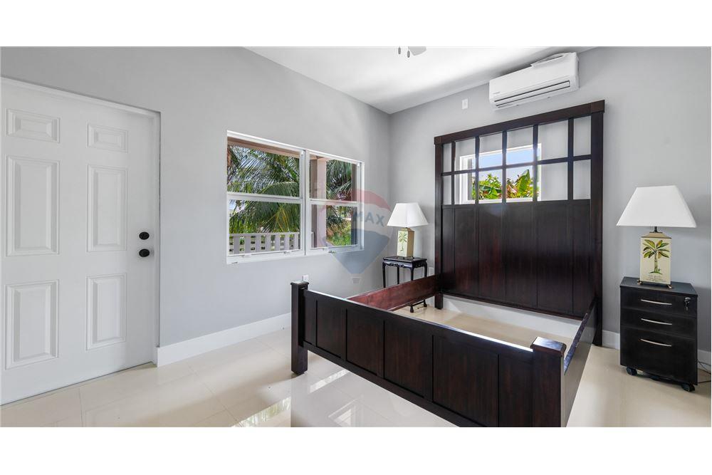 Villa - Te Koop - Bodden Town, Bodden Town, Cayman Islands - 16 - 90146047-11