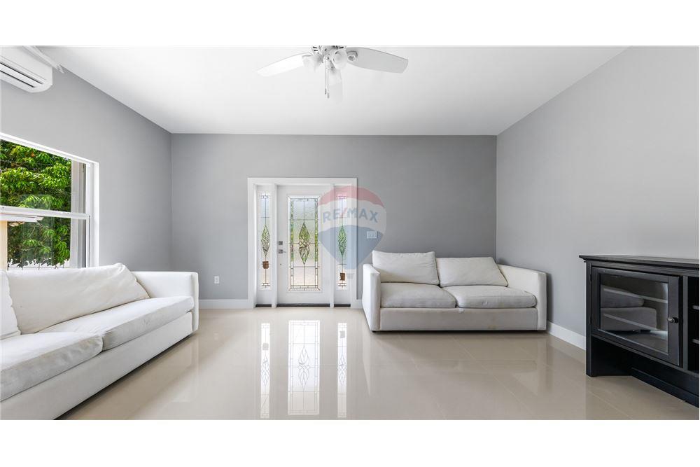 Villa - Te Koop - Bodden Town, Bodden Town, Cayman Islands - 15 - 90146047-11