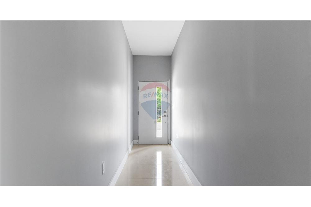 Villa - Te Koop - Bodden Town, Bodden Town, Cayman Islands - 6 - 90146047-11