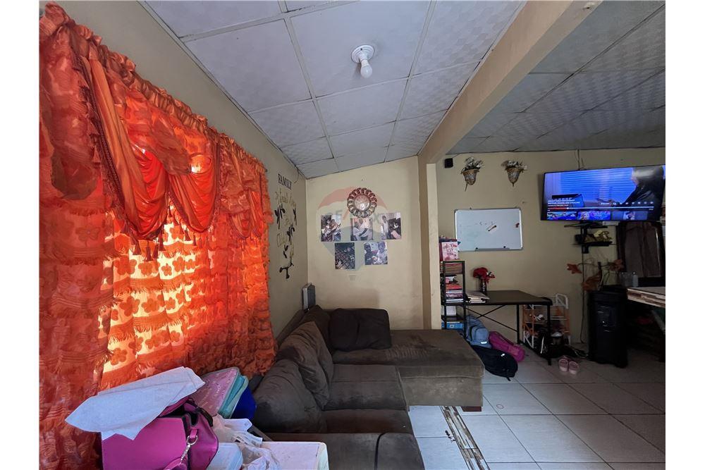 Tussenwoning - Te Koop - Arouca, Saint George, Trinidad and Tobago - 3 - 902551007-1