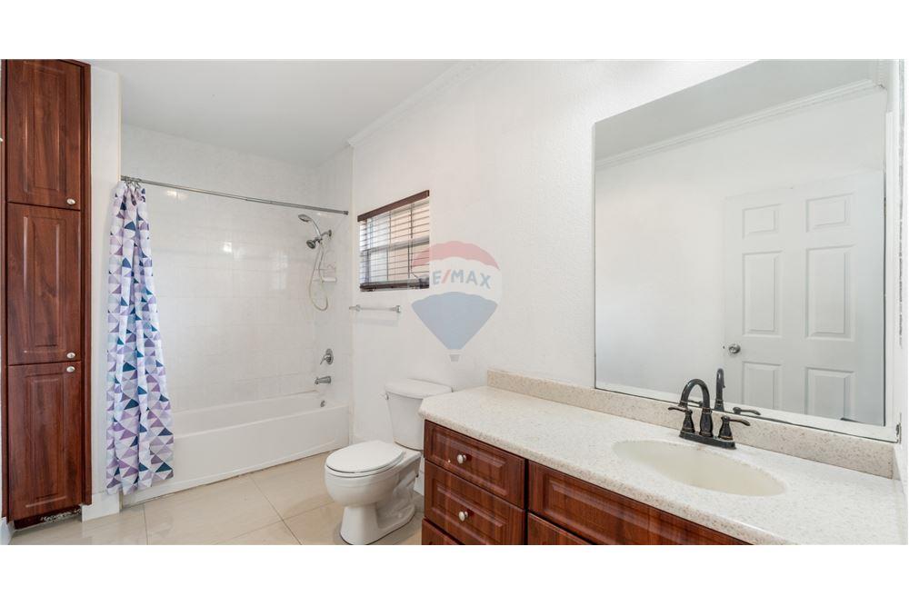 Villa - Te Koop - W Bay Bch West, West Bay, Cayman Islands - 7 - 90146044-57