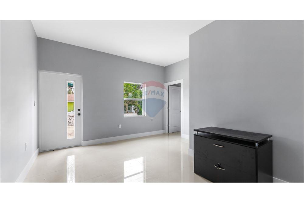 Villa - Te Koop - Bodden Town, Bodden Town, Cayman Islands - 24 - 90146047-11