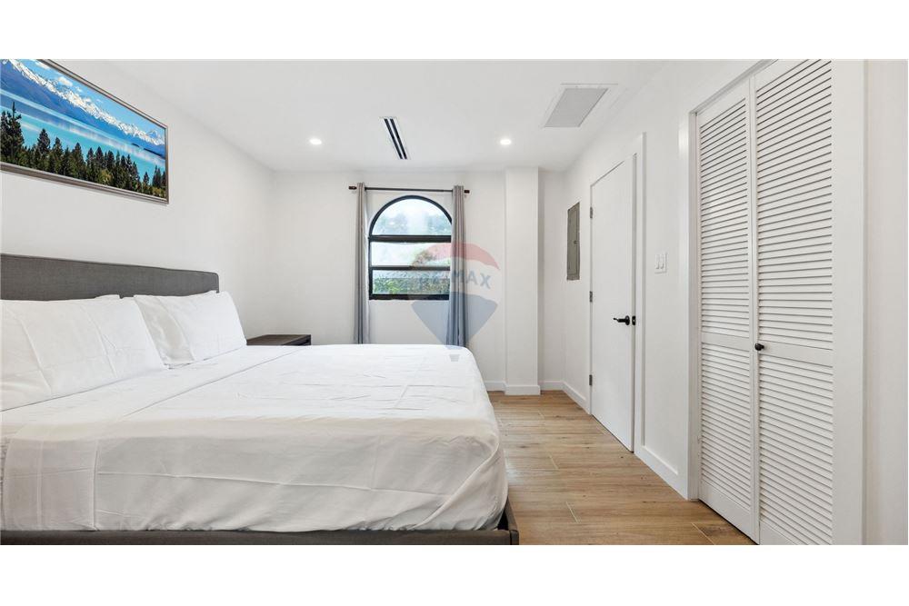 Appartement - Te Koop - W Bay Bch North, West Bay, Cayman Islands - 9 - 90146012-223