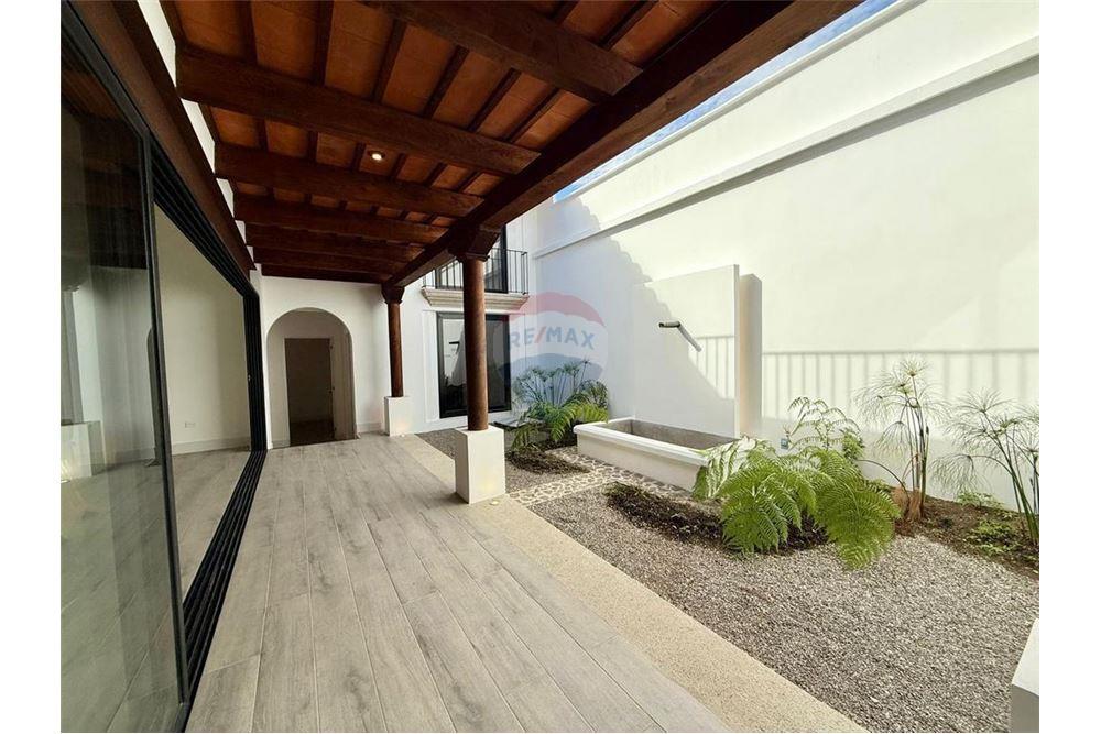 Villa - Venta - La Antigua Guatemala, Sacatepéquez, Guatemala - 1 - 90129001-367