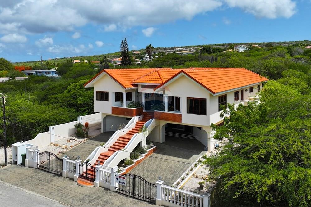 Spacious Home with Amazing Ocean and Island Views!