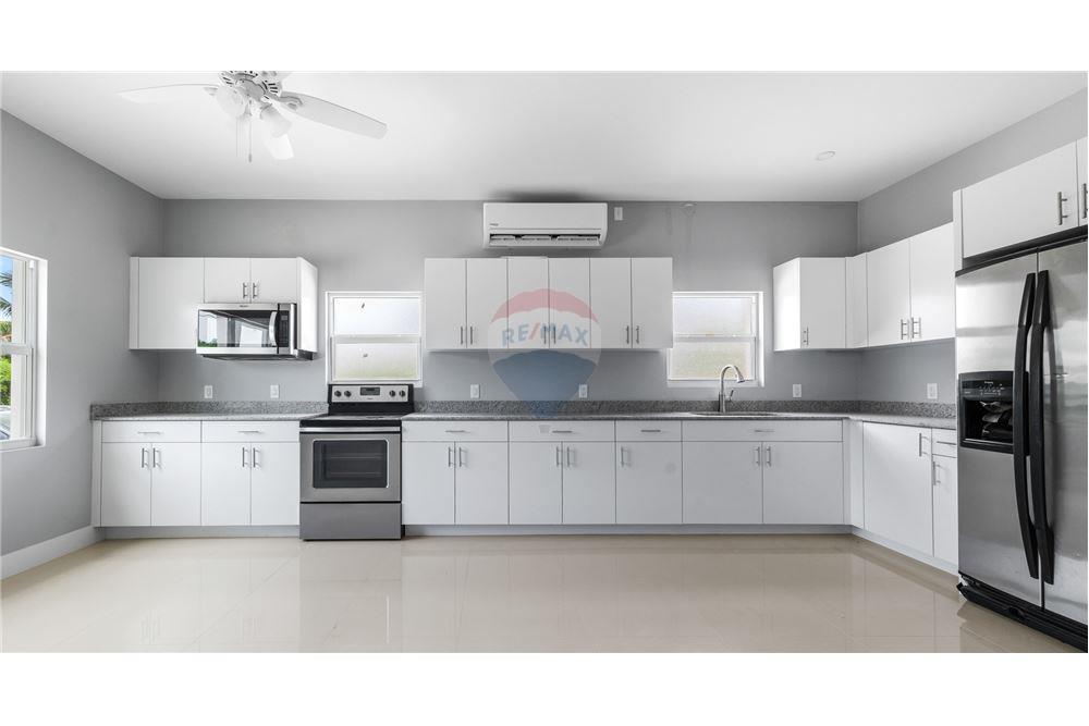 Villa - Te Koop - Bodden Town, Bodden Town, Cayman Islands - 8 - 90146047-11