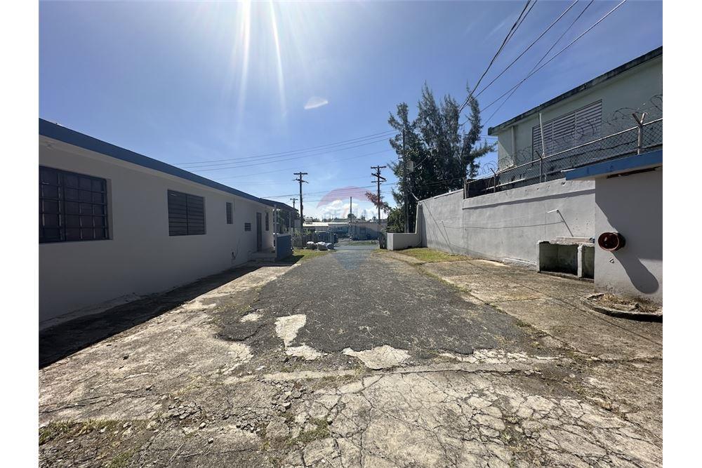Multi-Family - For Sale - Sect La Pra, Toa Baja, Puerto Rico - 8 - 90156078-1