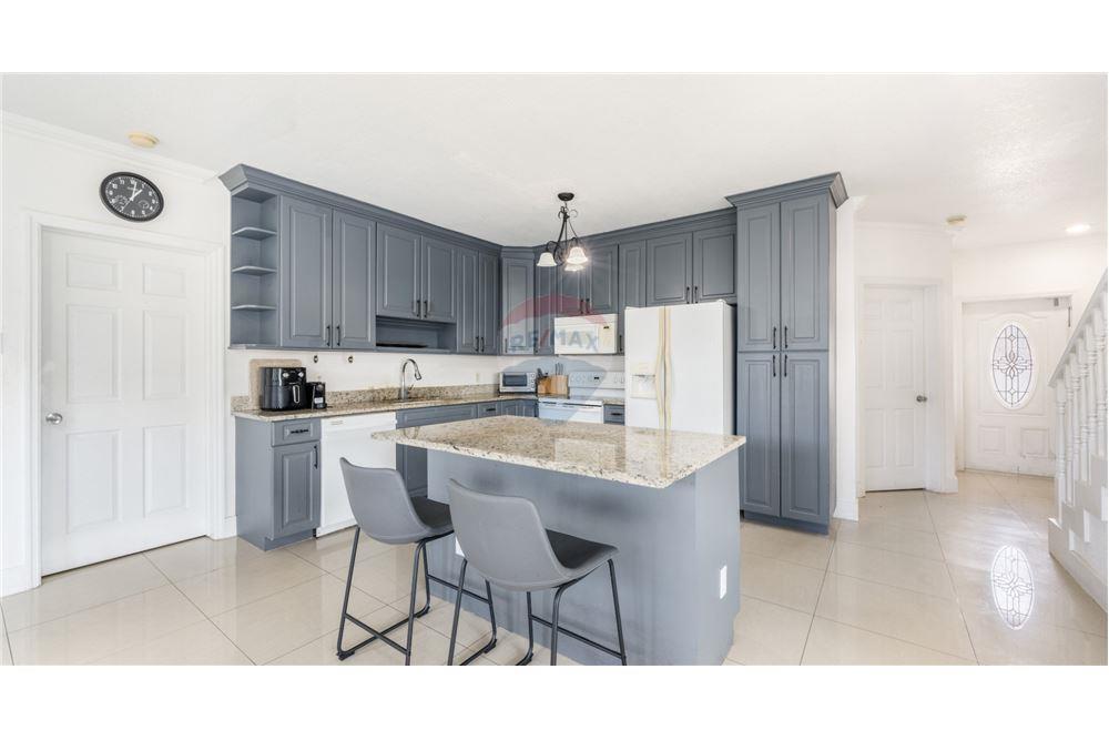 Villa - Te Koop - W Bay Bch West, West Bay, Cayman Islands - 4 - 90146044-57