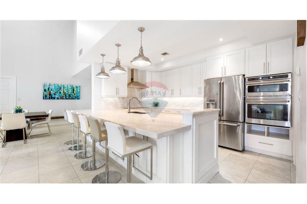 Condo/Apartment - For Sale - W Bay Bch South, Seven Mile, Cayman Islands - 12 - 90146034-175