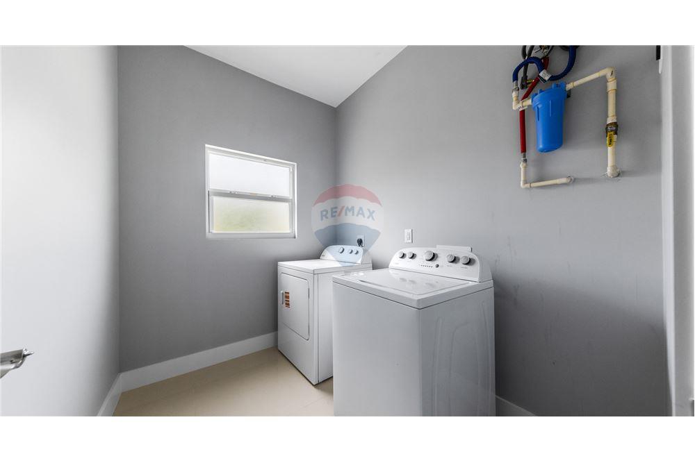 Villa - Te Koop - Bodden Town, Bodden Town, Cayman Islands - 13 - 90146047-11