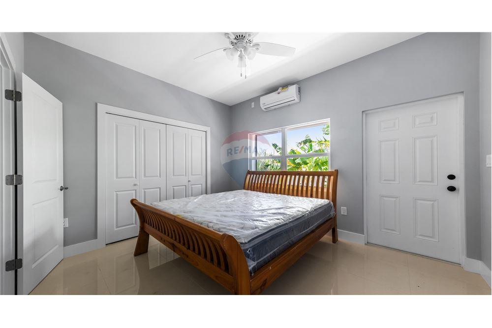 Villa - Te Koop - Bodden Town, Bodden Town, Cayman Islands - 19 - 90146047-11