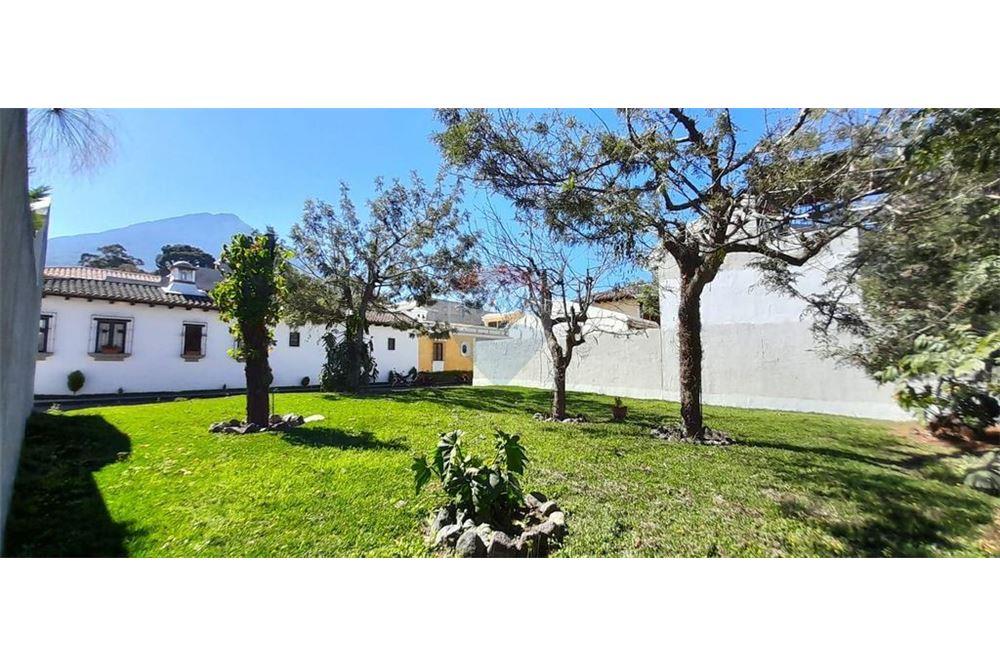 Lote - Venta - La Antigua Guatemala, Sacatepéquez, Guatemala - 1 - 90129001-374