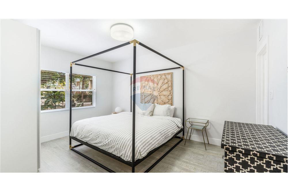 Condo/Apartment - For Sale - W Bay Bch South, Seven Mile, Cayman Islands - 28 - 90146034-181