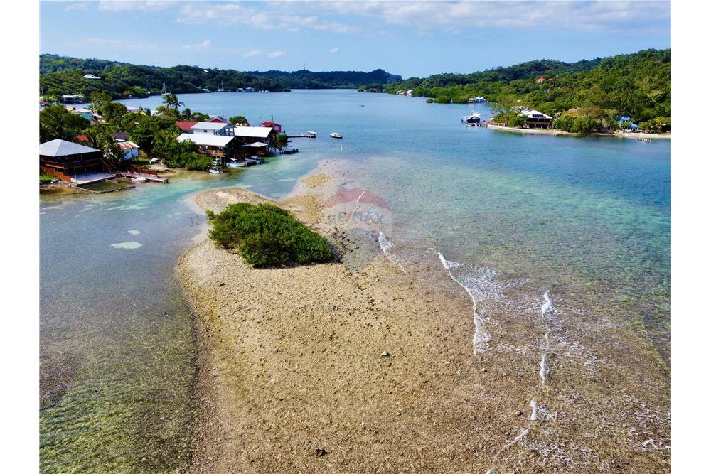 Villa - For Sale - Roatan, Bay Islands, Honduras - 4 - 90143009-236
