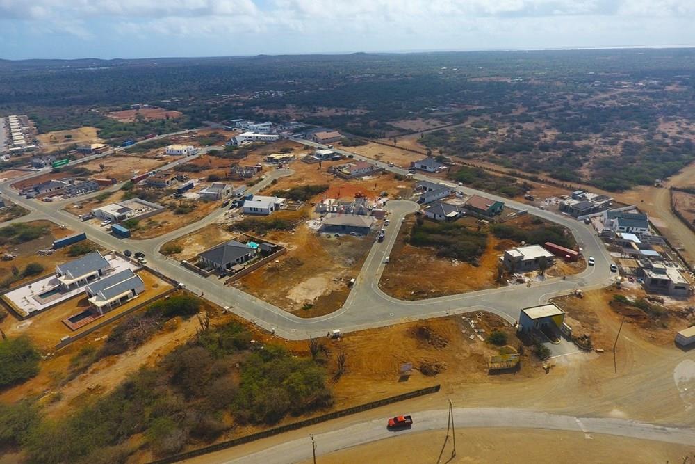 Land in Nikiboko - Bonaire, diver's paradise