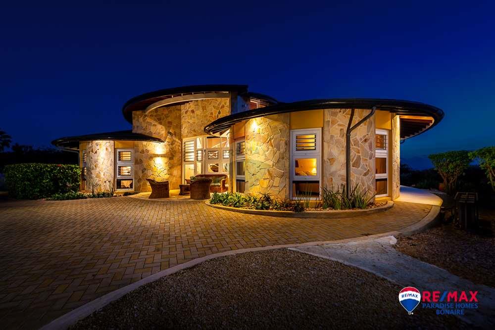 Villa - Te Koop - Sabadeco, Bonaire, Bonaire - SabadecoTerrace-83-Dusk-1500-4.jpg - 900171001-744