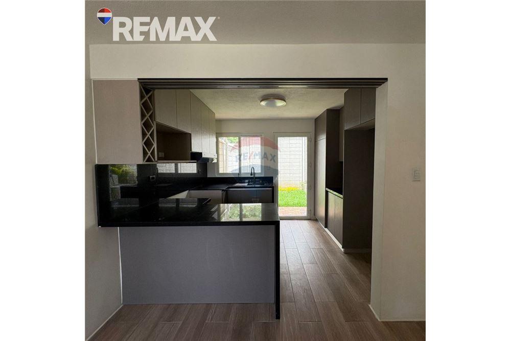 Villa - Venta - Fraijanes, Guatemala, Guatemala - 2 - 902611005-11