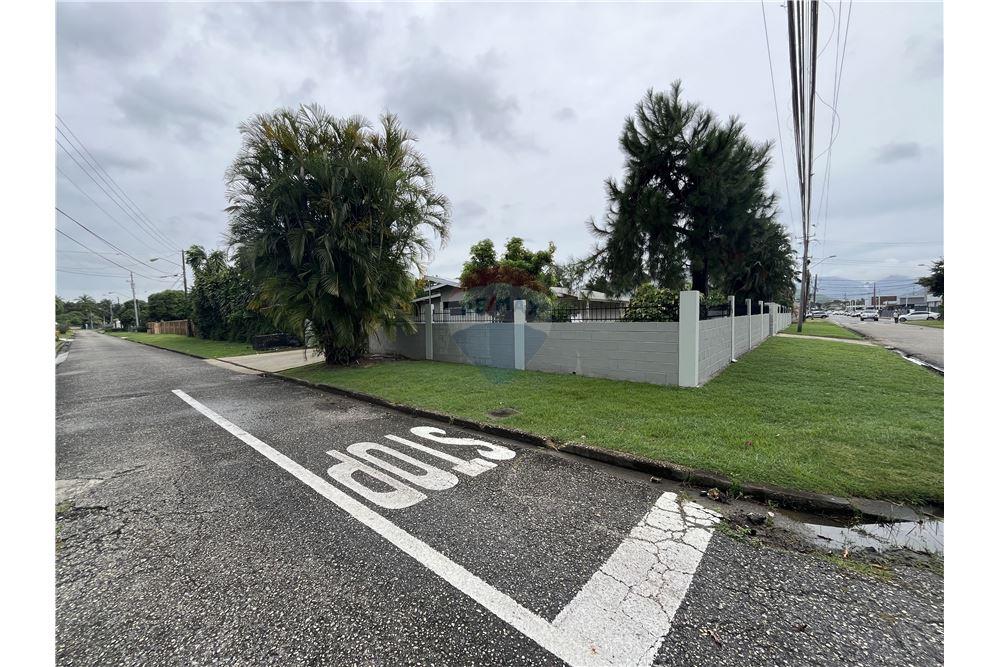 Bedrijfsmatig / Detailhandel - Te Koop - Valsayn, Saint George, Trinidad and Tobago - 2 - 902551007-5