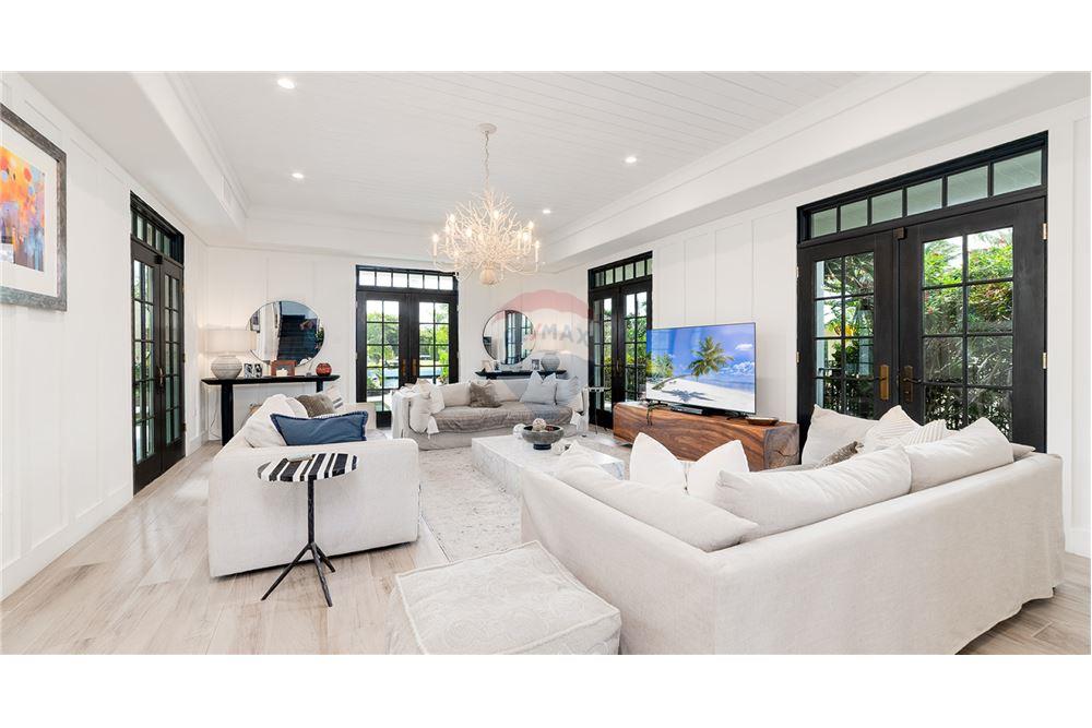 Villa - For Sale - W Bay Bch South, Seven Mile, Cayman Islands - 11 - 90146001-234