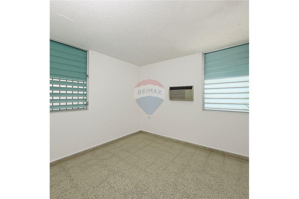 Villa - For Sale - Jard De Vega Baja, Vega Baja, Puerto Rico - 9 - 90156045-48