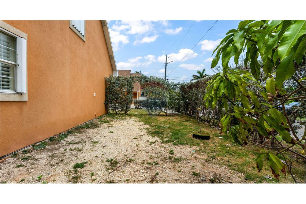 Villa - Te Koop - W Bay Bch West, West Bay, Cayman Islands - 18 - 90146044-57