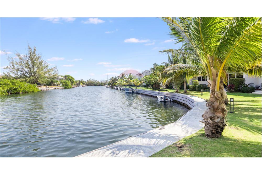 Appartement - Te Koop - W Bay Bch North, West Bay, Cayman Islands - 20 - 90146012-240