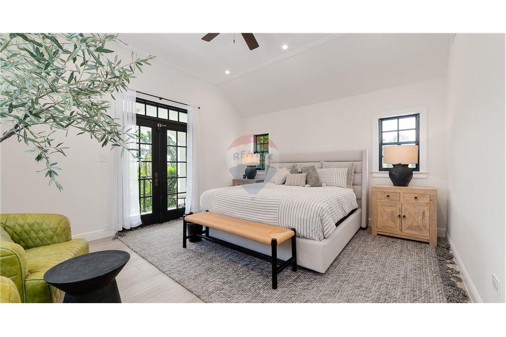 Villa - For Sale - W Bay Bch South, Seven Mile, Cayman Islands - 18 - 90146001-234