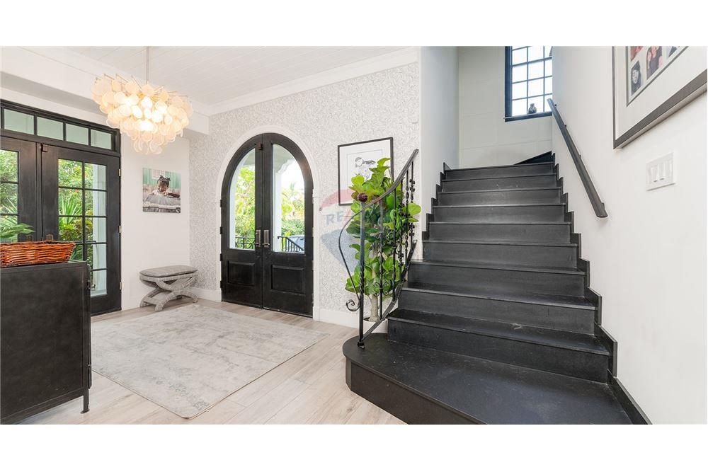 Villa - For Sale - W Bay Bch South, Seven Mile, Cayman Islands - 10 - 90146001-234