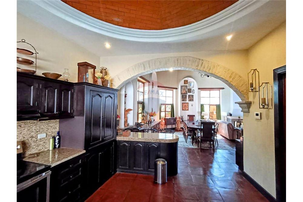 Villa - Venta - Jocotenango, Sacatepéquez, Guatemala - 4 - 90129016-38