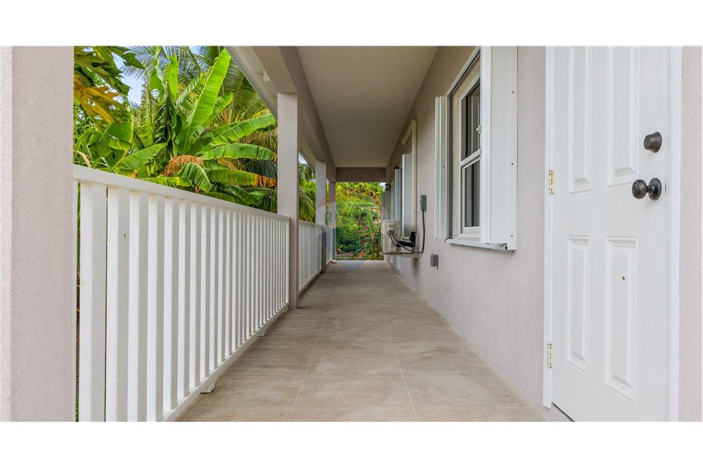Villa - Te Koop - Bodden Town, Bodden Town, Cayman Islands - 3 - 90146047-11