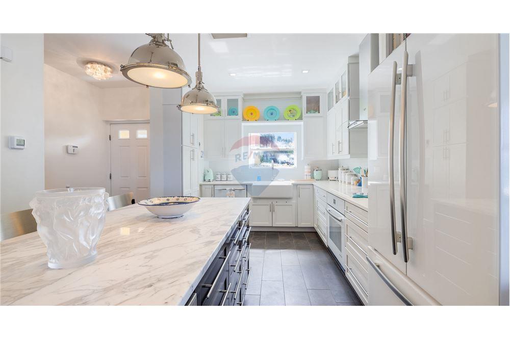 Appartement - Te Koop - W Bay Bch West, West Bay, Cayman Islands - 5 - 90146012-222