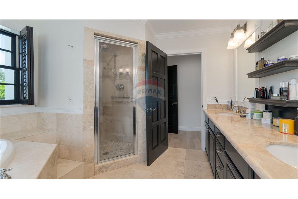 Villa - For Sale - W Bay Bch South, Seven Mile, Cayman Islands - 21 - 90146001-234