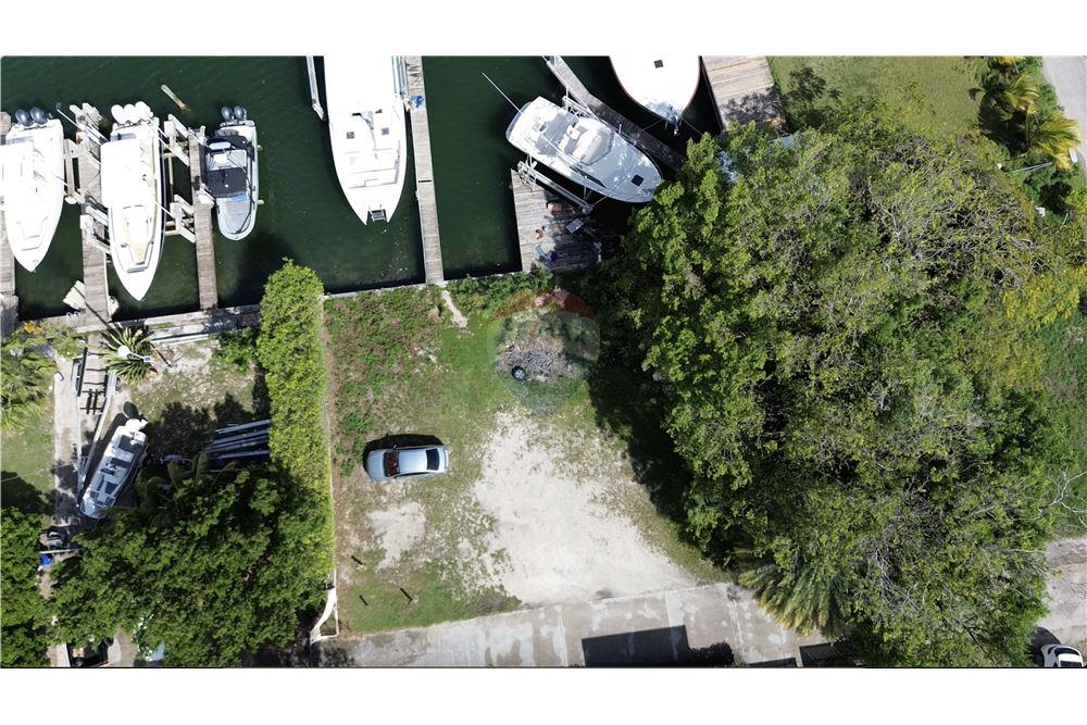 Bedrijfsmatig / Detailhandel - Te Koop - Bolans, Parish of Saint Mary, Antigua and Barbuda - 1 - 902121001-38