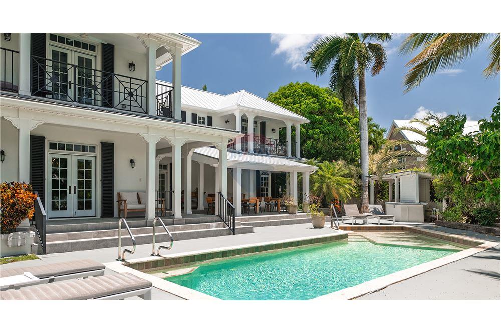 Villa - For Sale - W Bay Bch South, Seven Mile, Cayman Islands - 4 - 90146001-234