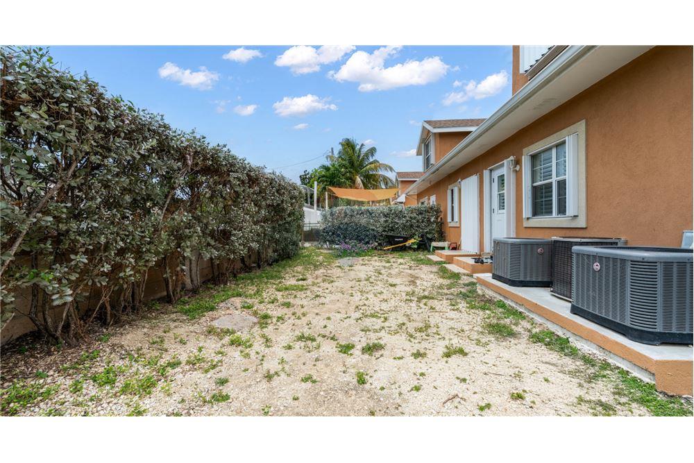 Villa - Te Koop - W Bay Bch West, West Bay, Cayman Islands - 17 - 90146044-57